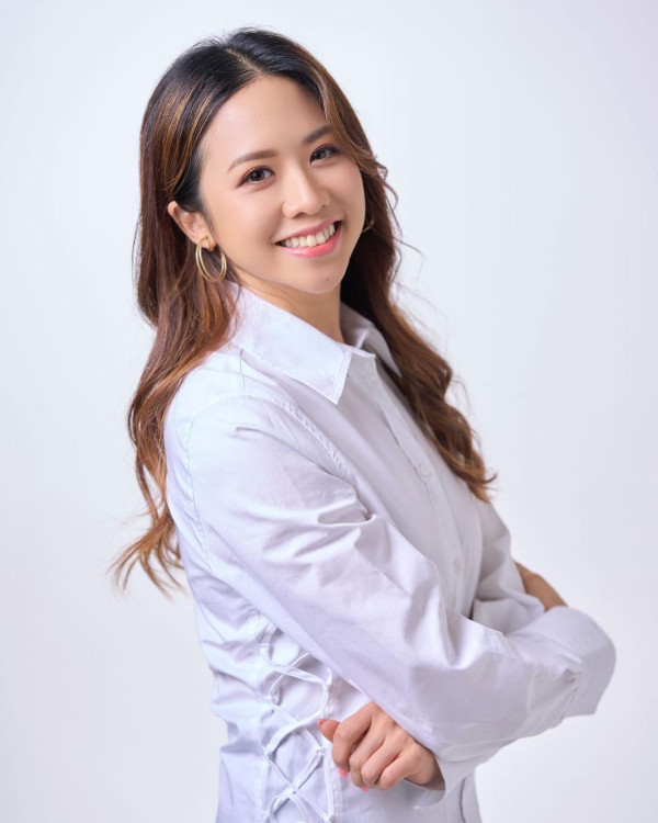 40歲前最上鏡小姐分享移英生活派福利 上圍疑再升cup！迫爆螢幕惹熱議 