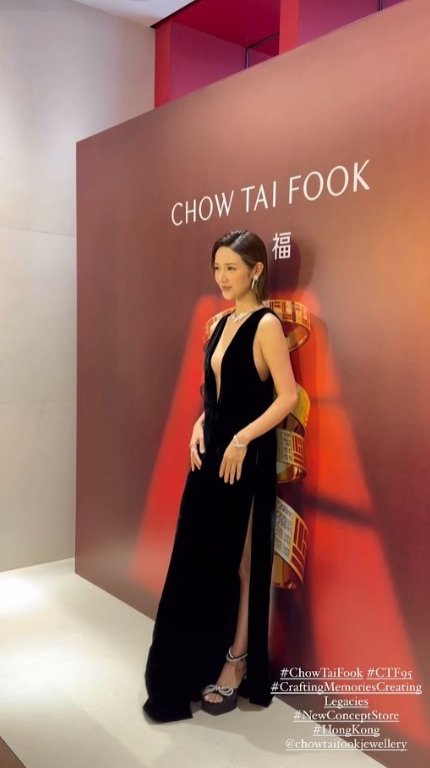 倪晨曦Deep V中門大開直落肚臍！