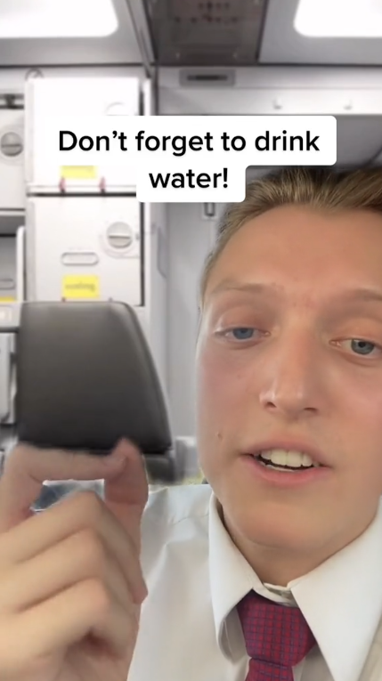 10歲兒護照過期遭父母狠心捨棄機場 獨自登機還「這樣」處理 最終下場曝光 