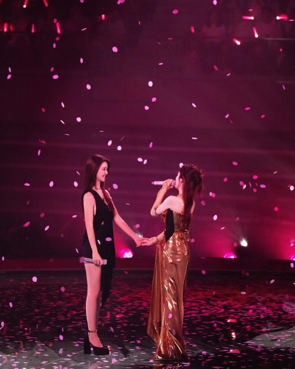 薛凱琪露側胸突破性感底線！網民指震撼眼球：二度發育？ 