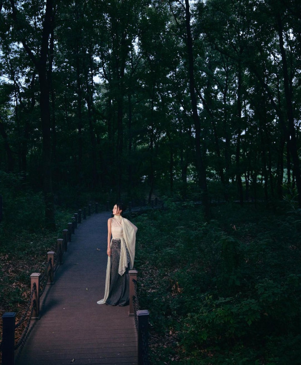 薛凱琪露側胸突破性感底線！網民指震撼眼球：二度發育？ 