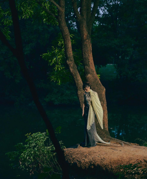 薛凱琪露側胸突破性感底線！網民指震撼眼球：二度發育？ 