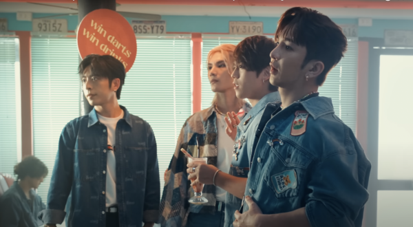 姜濤8號風球下現身機場貴賓室 被網友野生捕獲!惹大批姜糖羨慕