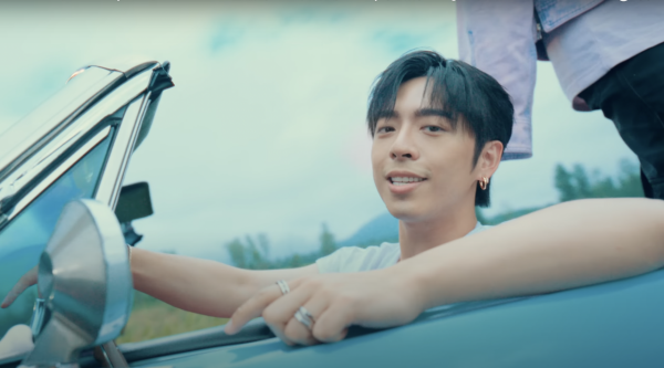 姜濤8號風球下現身機場貴賓室 被網友野生捕獲!惹大批姜糖羨慕