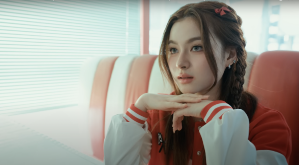 姜濤8號風球下現身機場貴賓室 被網友野生捕獲!惹大批姜糖羨慕