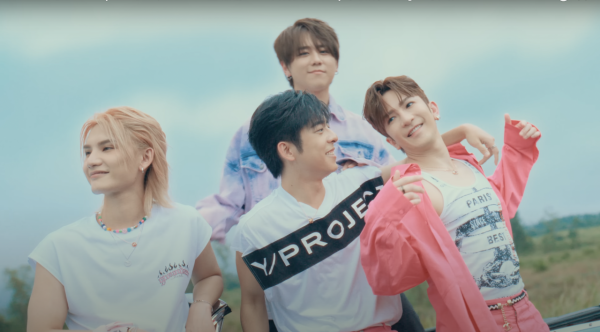 姜濤8號風球下現身機場貴賓室 被網友野生捕獲!惹大批姜糖羨慕