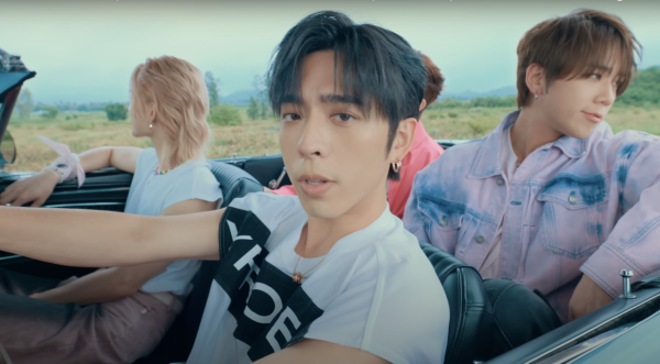 姜濤8號風球下現身機場貴賓室 被網友野生捕獲!惹大批姜糖羨慕