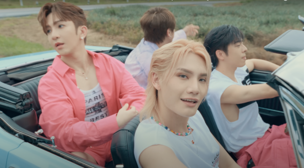 姜濤8號風球下現身機場貴賓室 被網友野生捕獲!惹大批姜糖羨慕