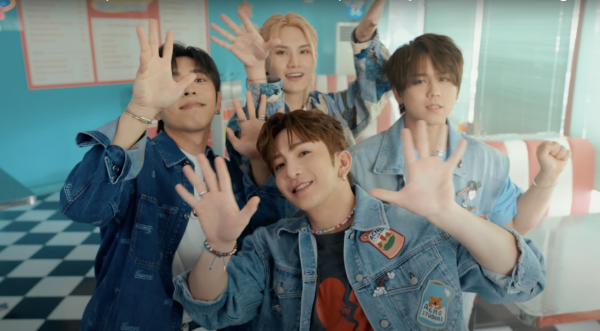 姜濤8號風球下現身機場貴賓室 被網友野生捕獲!惹大批姜糖羨慕