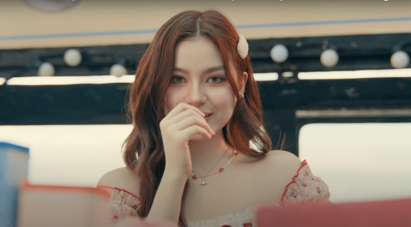 姜濤8號風球下現身機場貴賓室 被網友野生捕獲!惹大批姜糖羨慕