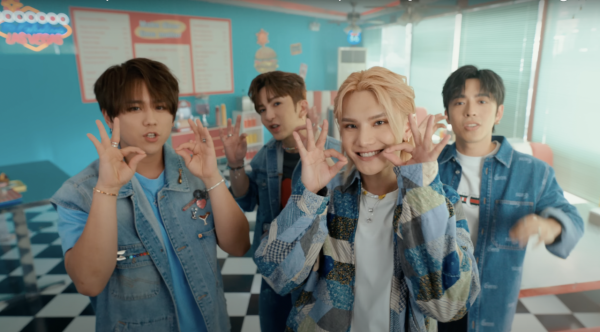 姜濤8號風球下現身機場貴賓室 被網友野生捕獲!惹大批姜糖羨慕