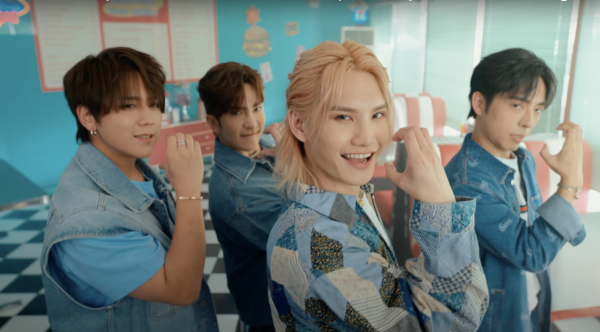 姜濤8號風球下現身機場貴賓室 被網友野生捕獲!惹大批姜糖羨慕