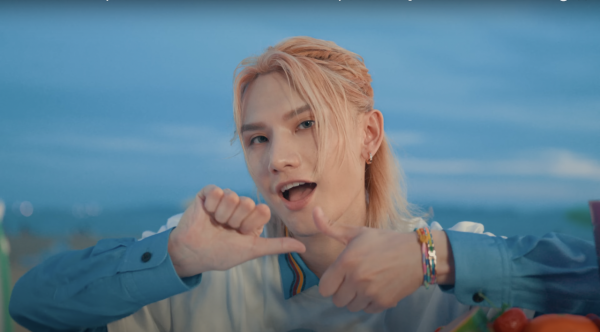 姜濤8號風球下現身機場貴賓室 被網友野生捕獲!惹大批姜糖羨慕