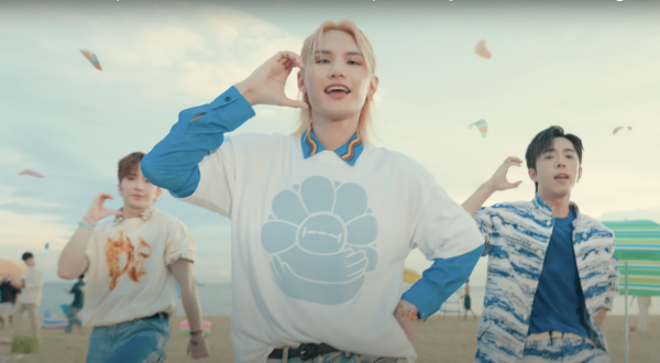 姜濤8號風球下現身機場貴賓室 被網友野生捕獲!惹大批姜糖羨慕