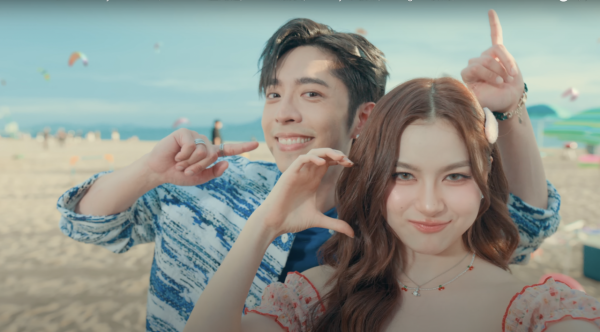 姜濤8號風球下現身機場貴賓室 被網友野生捕獲!惹大批姜糖羨慕