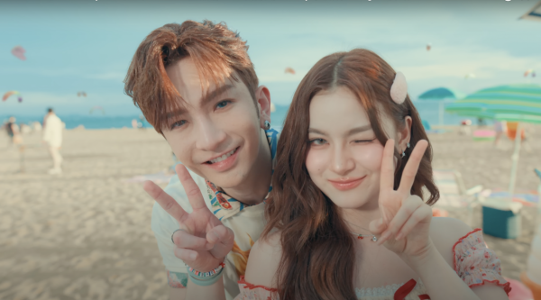 姜濤8號風球下現身機場貴賓室 被網友野生捕獲!惹大批姜糖羨慕