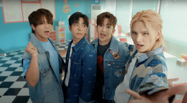 姜濤8號風球下現身機場貴賓室 被網友野生捕獲!惹大批姜糖羨慕