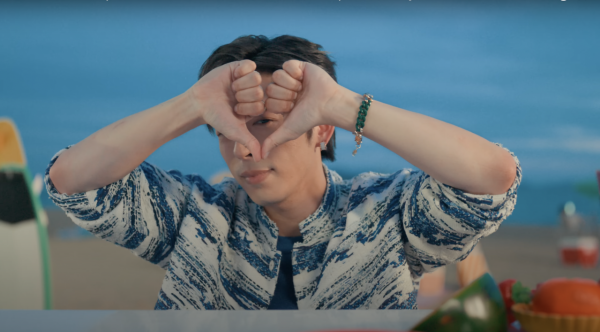 姜濤8號風球下現身機場貴賓室 被網友野生捕獲!惹大批姜糖羨慕