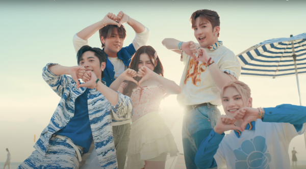 姜濤8號風球下現身機場貴賓室 被網友野生捕獲!惹大批姜糖羨慕