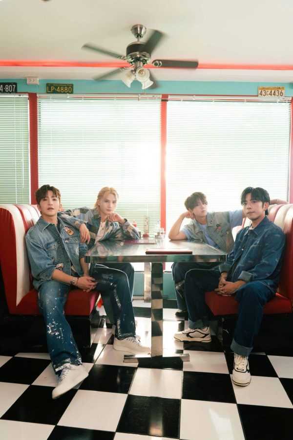 姜濤8號風球下現身機場貴賓室 被網友野生捕獲!惹大批姜糖羨慕