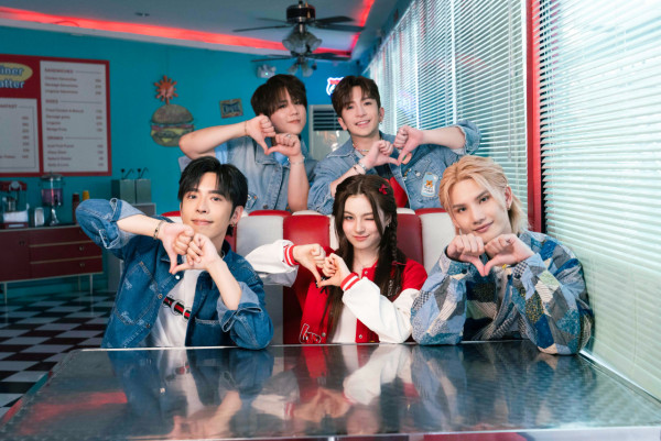 呂濤米Lo Seoul｜MIRROR「妹豬組」遊韓國 重現《單身即地獄》曖昧場面 