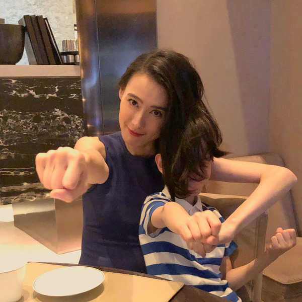 梁洛施與大仔低調現身美國？ 疑似囝囝近照曝光 身高直逼媽咪！ 