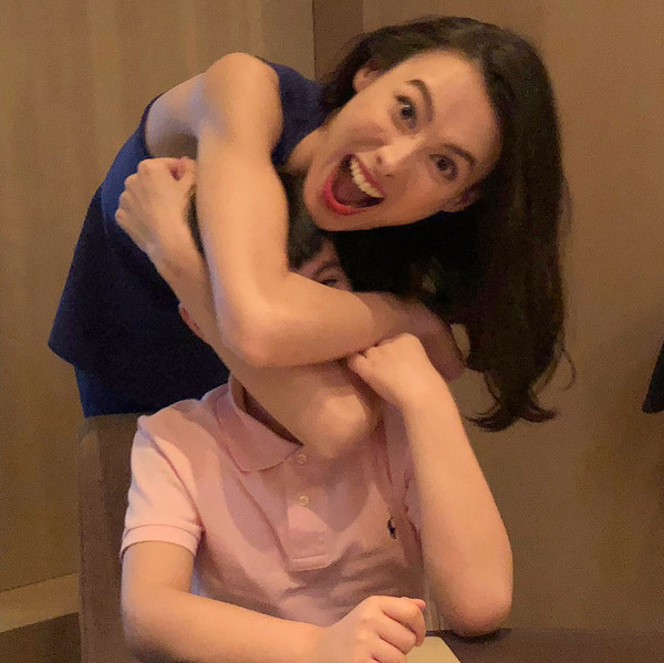 梁洛施與大仔低調現身美國？ 疑似囝囝近照曝光 身高直逼媽咪！ 