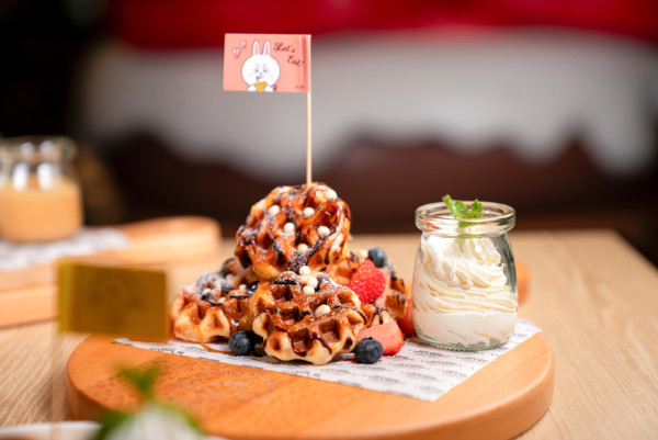 BROWN & FRIENDS CAFE & BISTRO登陸澳門！好玩、好味 LINE FRIENDS好朋友