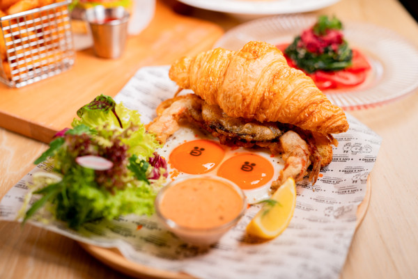 BROWN & FRIENDS CAFE & BISTRO登陸澳門！好玩、好味 LINE FRIENDS好朋友