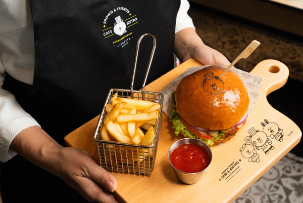 BROWN & FRIENDS CAFE & BISTRO登陸澳門！好玩、好味 LINE FRIENDS好朋友