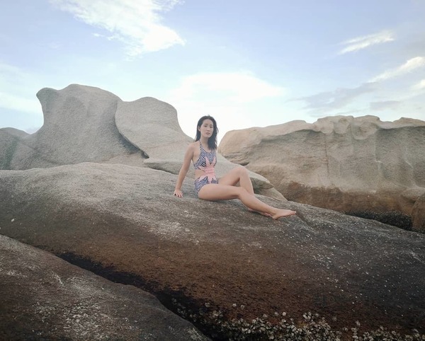 TVB小花比堅尼上陣沙灘騎馬奔馳 被指「腰長腳短」高EQ回應