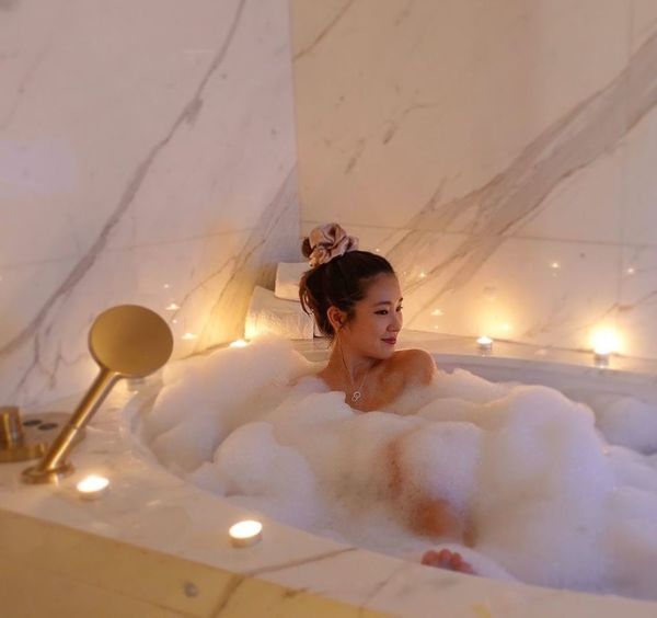 TVB小花比堅尼上陣沙灘騎馬奔馳 被指「腰長腳短」高EQ回應