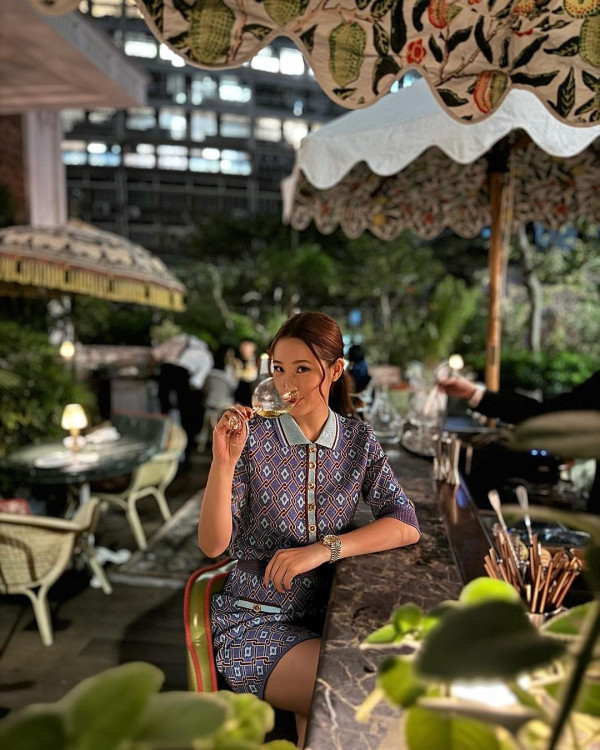 TVB小花比堅尼上陣沙灘騎馬奔馳 被指「腰長腳短」高EQ回應