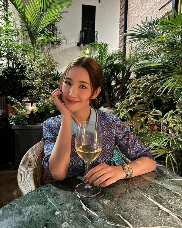 TVB小花比堅尼上陣沙灘騎馬奔馳 被指「腰長腳短」高EQ回應