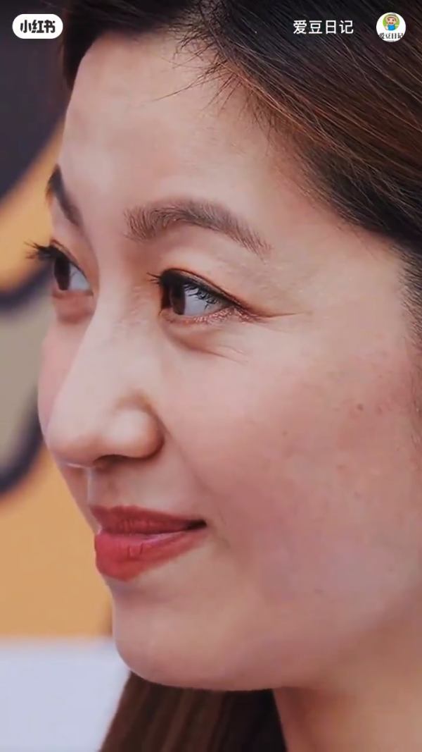 43歲陳自瑤最新超近鏡生圖!網民感嘆顯歲月痕跡氣質搭救!