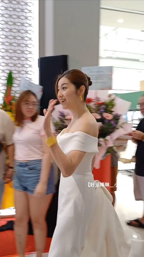 43歲陳自瑤最新超近鏡生圖!網民感嘆顯歲月痕跡氣質搭救!