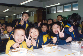 港人回顧16年前小學午膳飯餐！陽光一代變集體回憶：A餐通常最難食？