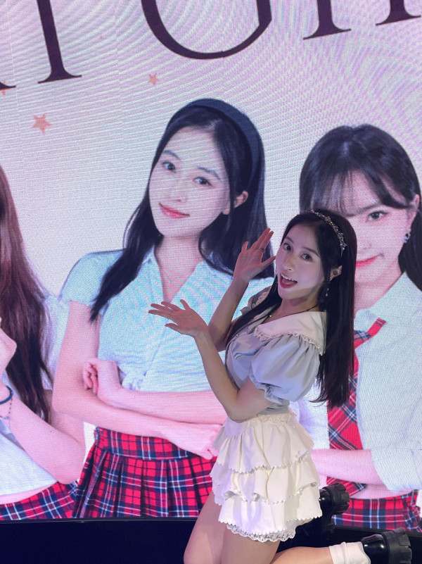 應屆港姐冠軍倪樂琳現身廣州獲讚親民 俯身為粉絲簽名 意外曬深長事業線！ 