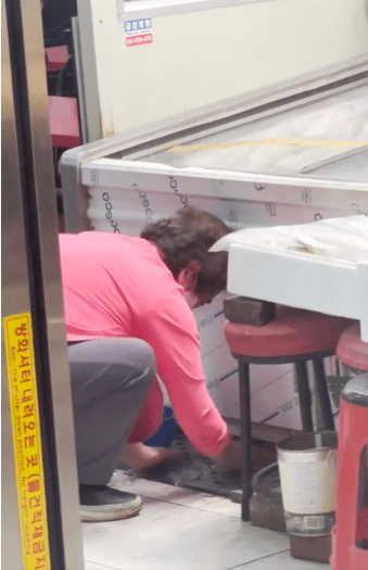 韓國著名夜市魚檔回收冰粒 噁心重用 處理手法令人憤怒！ 