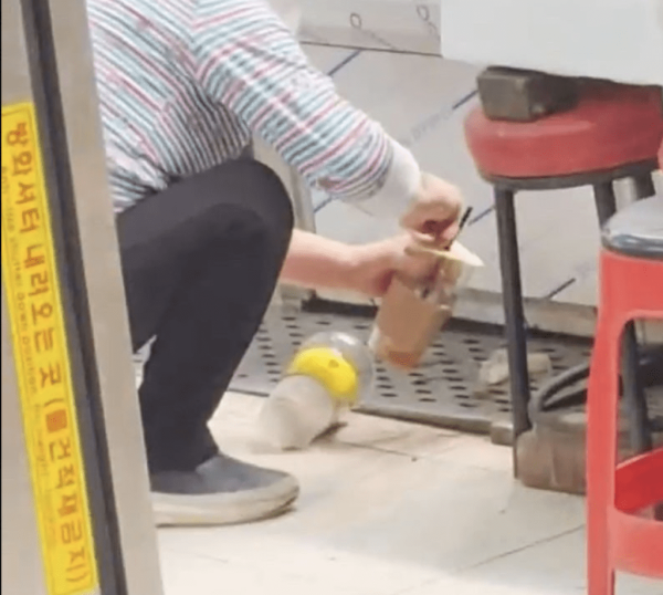 韓國著名夜市魚檔回收冰粒 噁心重用 處理手法令人憤怒！ 