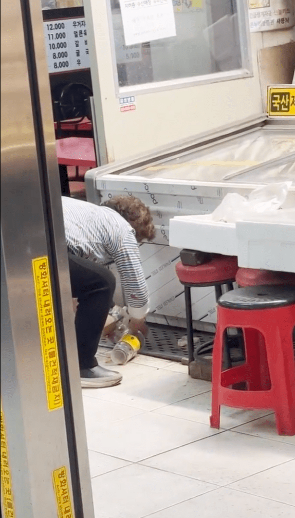 韓國著名夜市魚檔回收冰粒 噁心重用 處理手法令人憤怒！ 