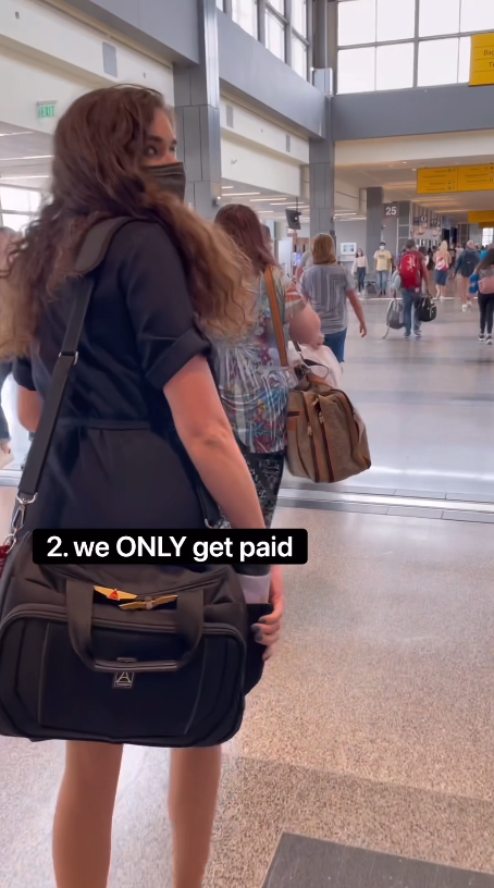 幫擺行李不是義務！空姐拍片分享1大原因望周知 