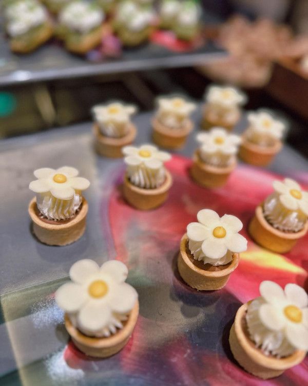 黃心妙出門唔記得帶證件原車折返 曬性感照兼送誘人肉嘴耍冧 