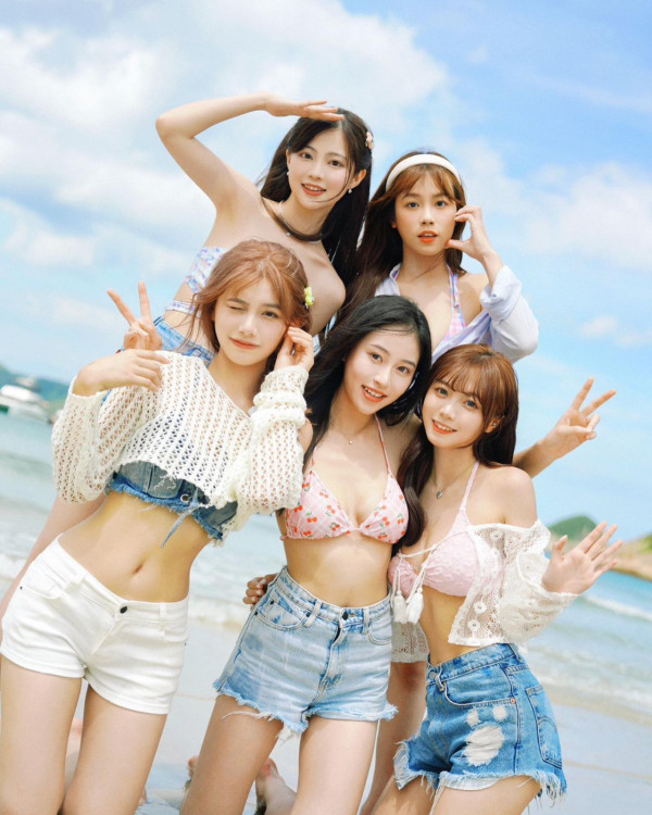 應屆港姐冠軍倪樂琳現身廣州獲讚親民 俯身為粉絲簽名 意外曬深長事業線！ 