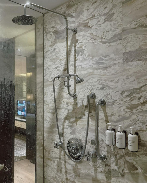 黃心妙出門唔記得帶證件原車折返 曬性感照兼送誘人肉嘴耍冧 