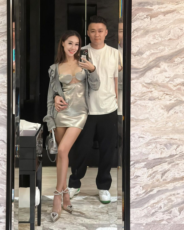 黃心妙出門唔記得帶證件原車折返 曬性感照兼送誘人肉嘴耍冧 