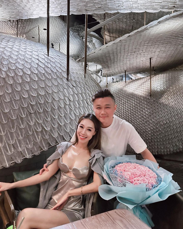 黃心妙出門唔記得帶證件原車折返 曬性感照兼送誘人肉嘴耍冧 