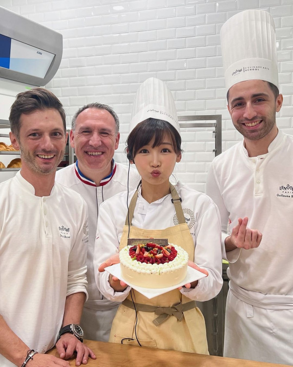 「腰果眼女神」峇里曬火辣泳衣相 好姊妹隔空鬥騷身材 吸睛度爆燈 