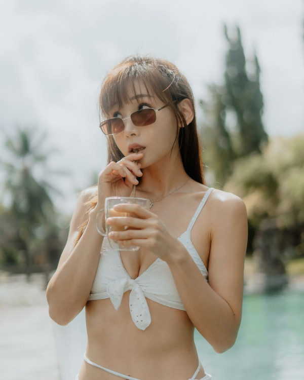 簡淑兒性感現身泰國音樂節 罕曬深長事業線 力撼咪神陳婉衡！ 