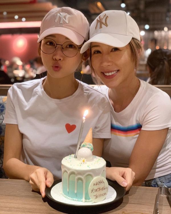 簡淑兒性感現身泰國音樂節 罕曬深長事業線 力撼咪神陳婉衡！ 